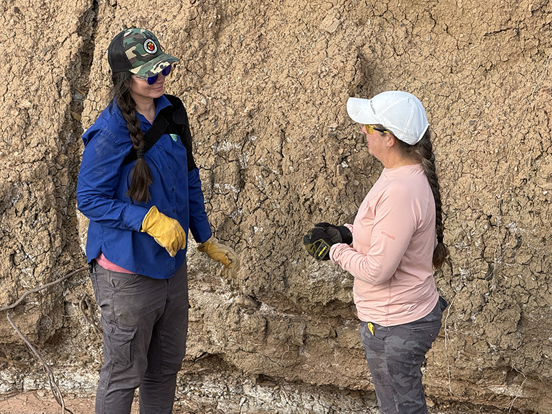 BLM wildlife biologist Stephanie Taylor reviews the project with DPI President Deonne Knill