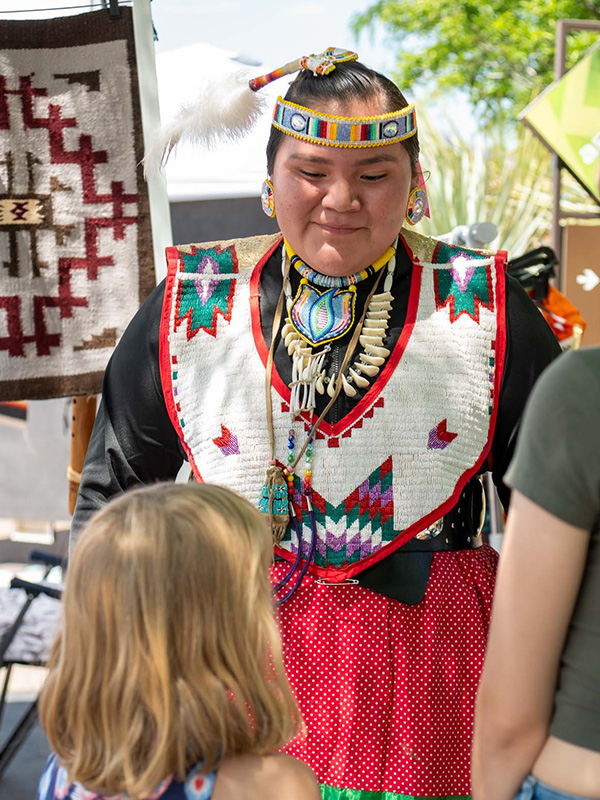 Native-Arts-Market-interaction Native Arts Market