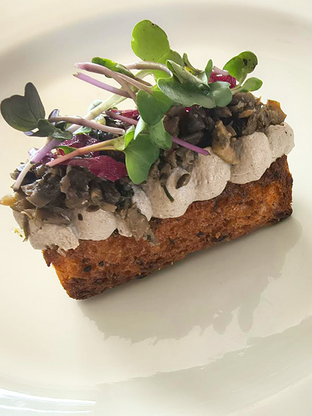 plate-1 Petite Feast