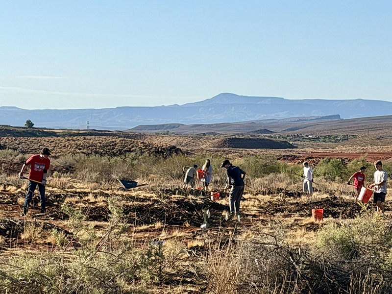 Utah Tech student crew at work with the Desert Preservation Initiative in Kayenta.